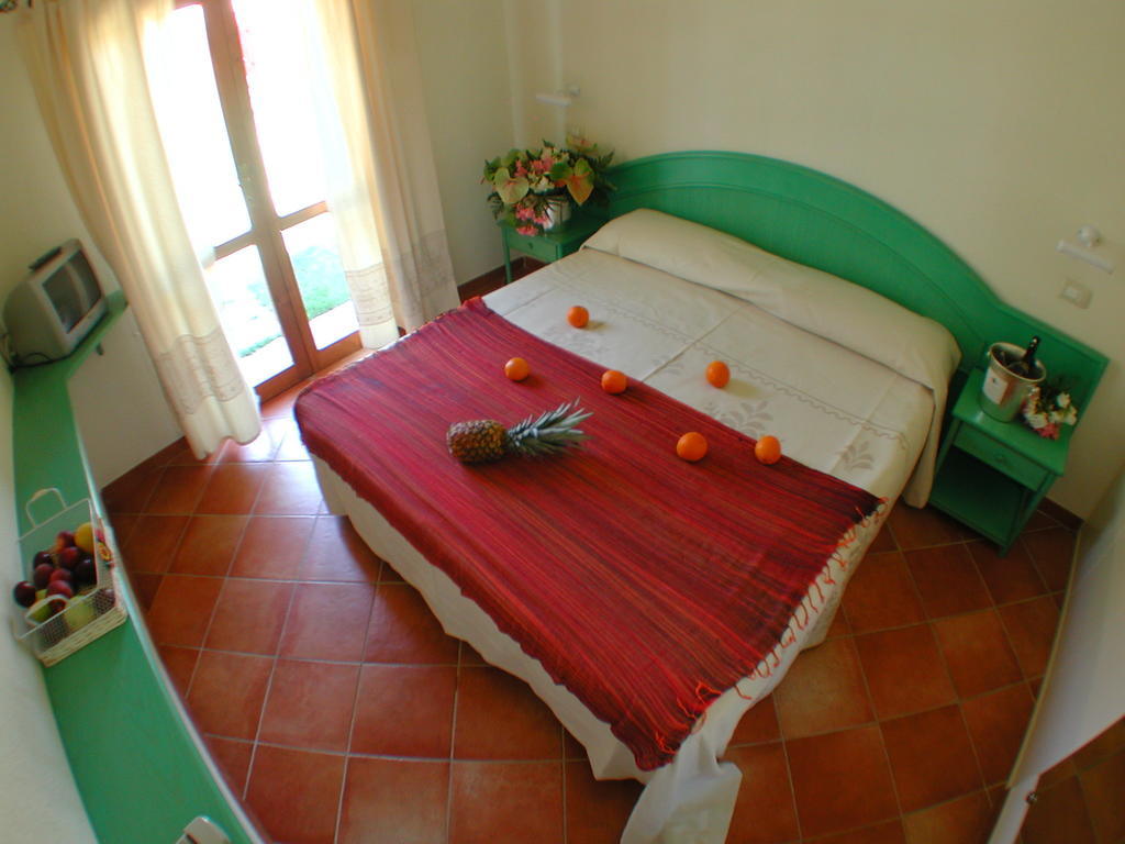 Villaggio Piscina Rei Monte Nai Zimmer foto